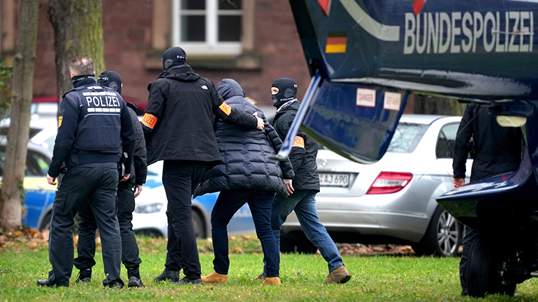 Γερμανία: Οχτώ στελέχη από την οργάνωση «Πολίτες του Ράιχ» έχουν προφυλακιστεί